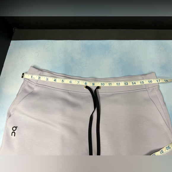 ON Running's  RUN ON CLOUDS SWEAT PANTS, Women size L - Picture 5 of 16